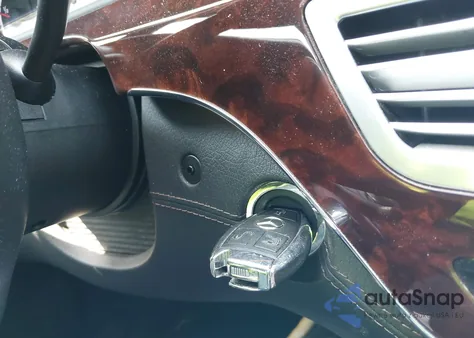 2011 Mercedes-Benz S 63 Amg z USA, uszkodzony, nr VIN WDDNG7EB4BA386400